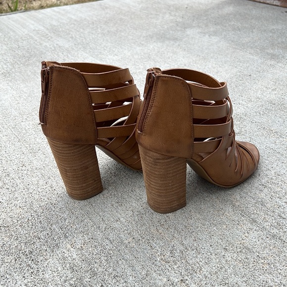 Strappy heels - Picture 3 of 7